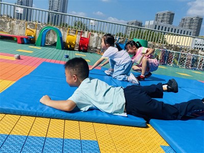 萌娃“小红军” 运动场闯关